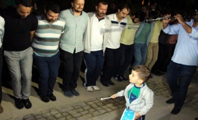 Elazığlılar "sahur halayı"nda buluştu