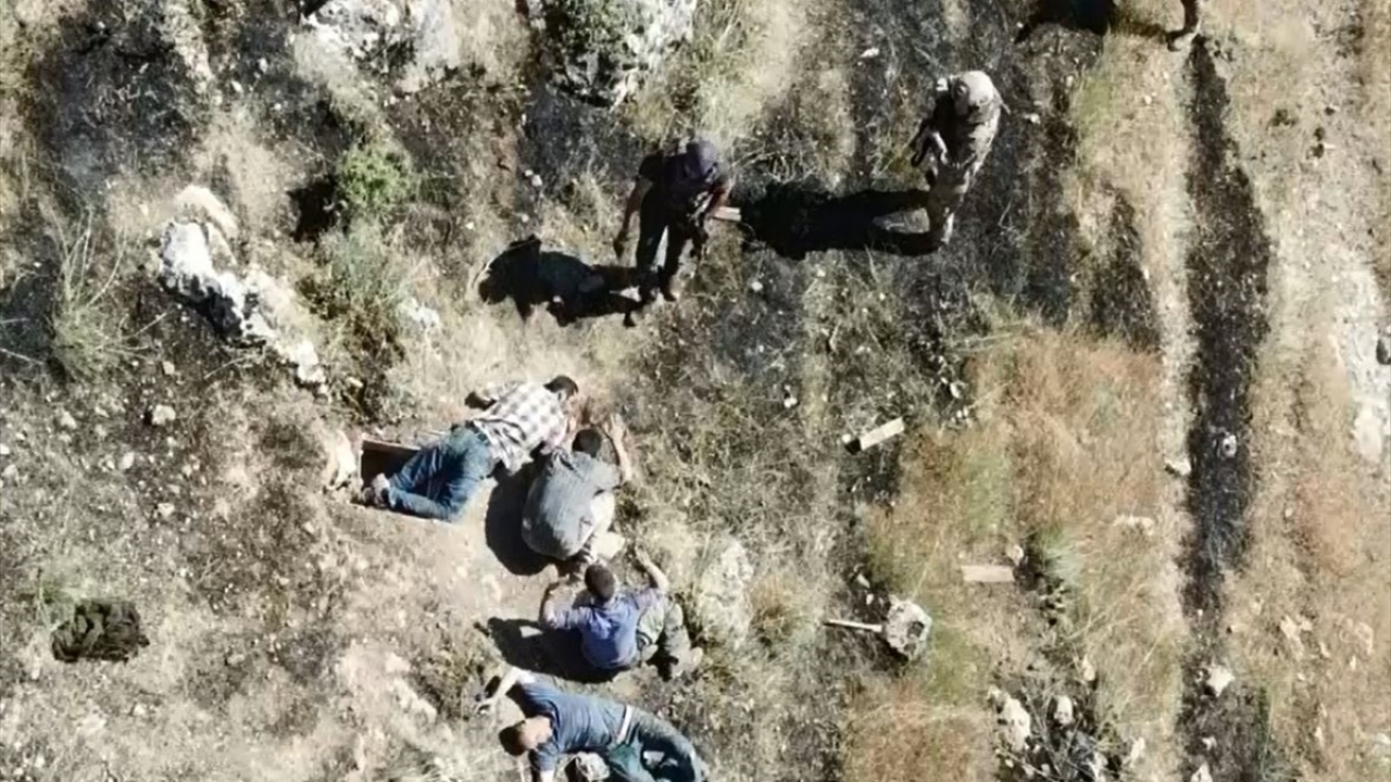 H.O`nun aynı zamanda terör örgütü PKK`nın sözde Dargeçit-Mava ve Cehennem Deresi ile Botan saha hareketli tabur sorumlusu, U.T`nin ise örgütün sabotajcısı olduğu tespit edildi.