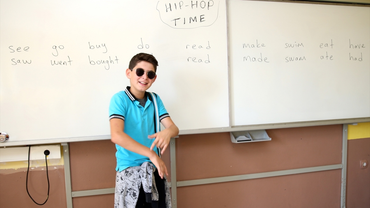 "İngilizce adına farklı etkinlikler yapmaya çalışıyoruz."