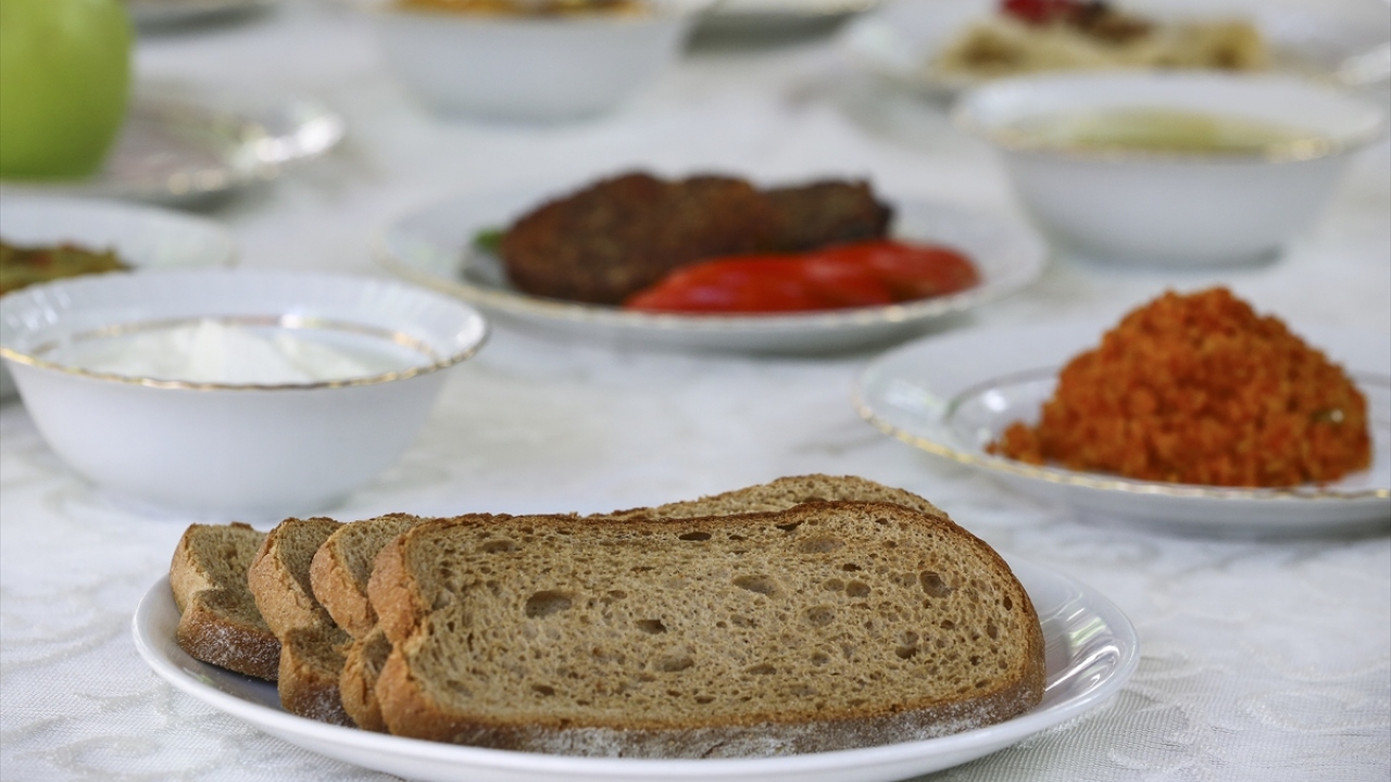 Karakaş, ramazanda beslenme düzeninde değişiklikler meydana geldiğini, öğün düzeni, sıvı alımı ve fiziksel aktivite oranlarının değiştiğini belirtti.