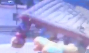 Rusya'da şişme oyun parkı havalanıp yola çarptı: En az 5 çocuk yaralı