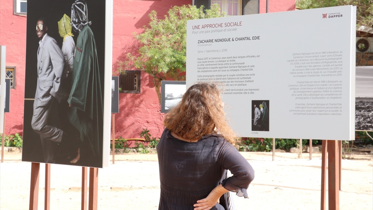 Adada, resim, müzik, heykel gibi birçok alanda sanatlarını icra eden sanatçılardan bazıları da başta elektronik olmak üzere farklı atıklardan renkli sanat eserleri ortaya çıkarıyor.