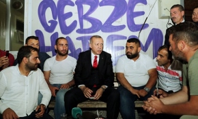 Cumhurbaşkanı Erdoğan, minibüs durağını ziyaret etti