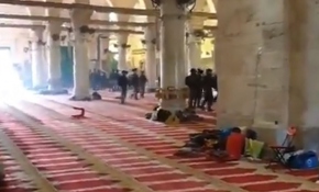 İsrail polisi Mescid-i Aksa'da Filistinlilere saldırdı