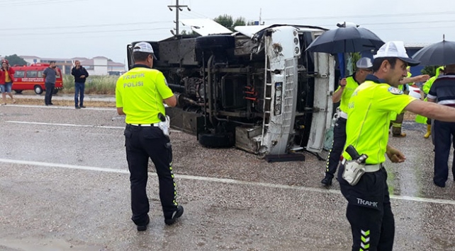 Balıkesir'de otobüs devrildi: 1 ölü, 8 yaralı