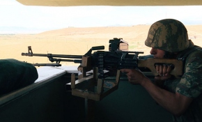 Askerlerin bayramda da elleri tetikte gözleri sınırda