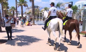 Antalya'da sahiller atlı polislere emanet