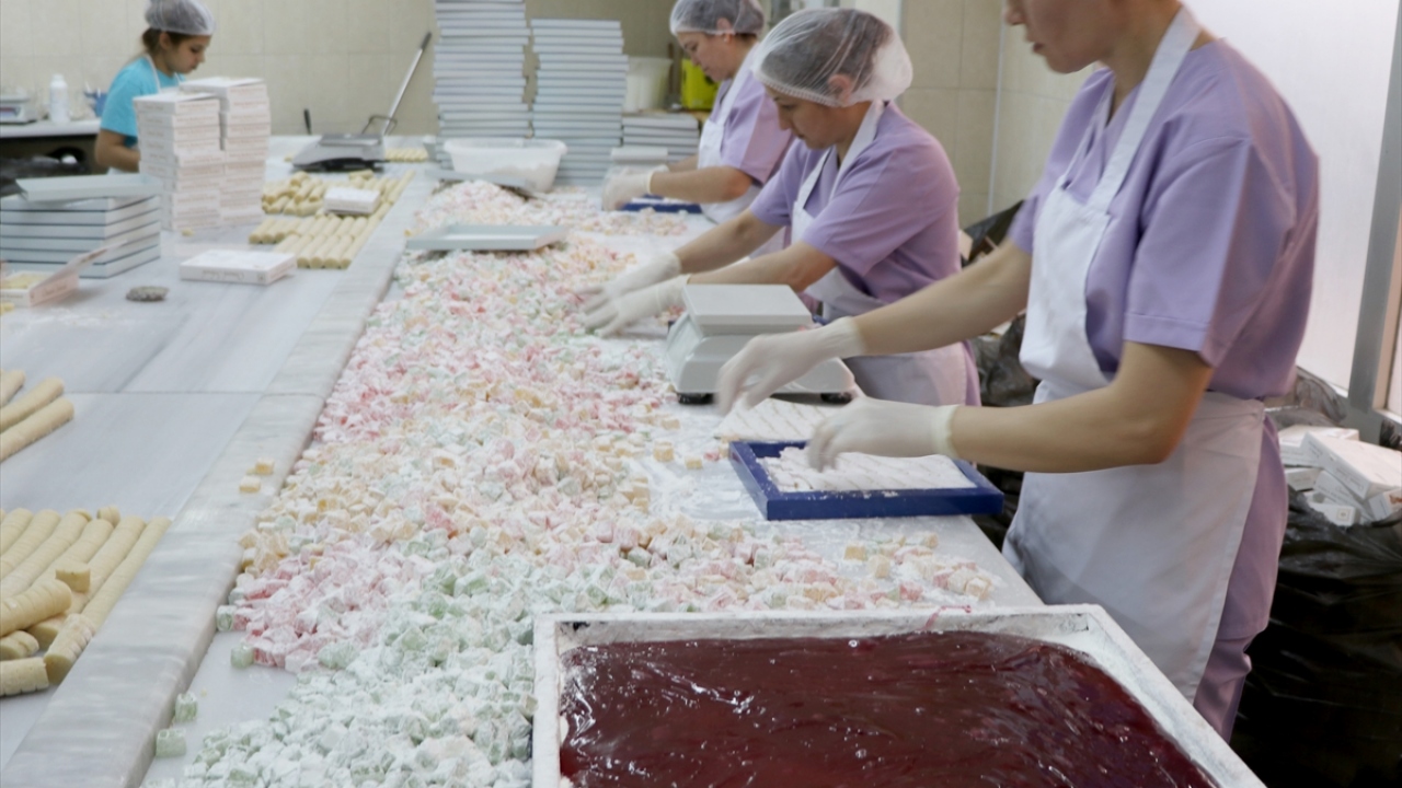 Lavantanın mor renginin gönüllere lokumunun da ağızlara hoş geleceğini belirten Kılıç, şöyle konuştu:
