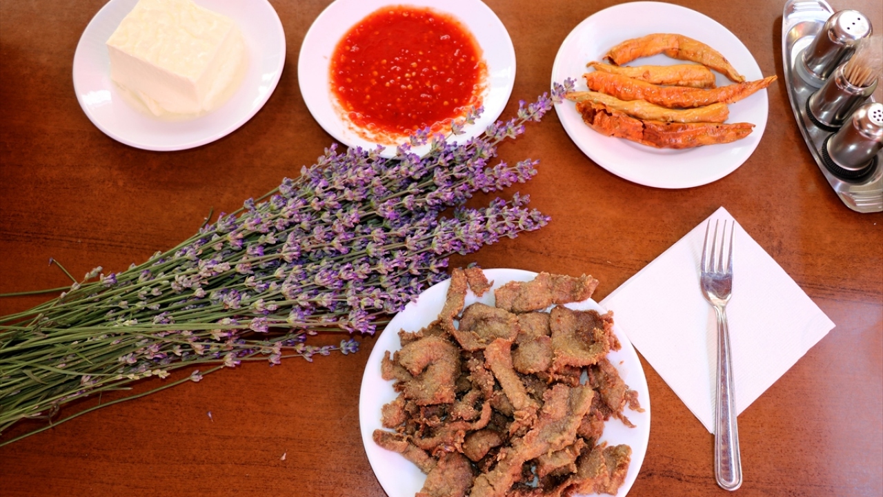 Şehirdeki ciğerciler, etkinlik kapsamında ciğerin yanında bir demet lavanta hediye edecek.