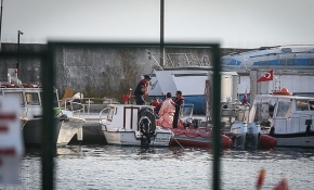 Tekne keyfi kabusa dönen kişi 12 saat sonra denizde canlı bulundu