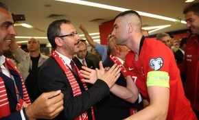 Bakan Kasapoğlu: A Milli olarak tarih yazmaya devam edeceğiz