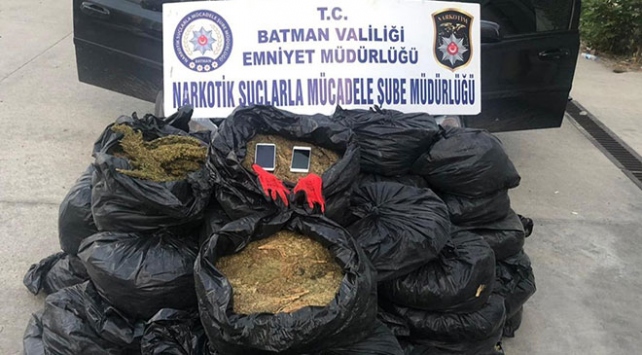 Batman'da bir otomobilde 239 kilogram esrar ele geçirildi