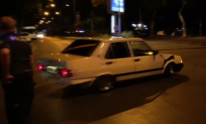 Trafikte yüksek ses cezası kesilen sürücü drift yaparak tepki gösterdi