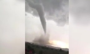 Çorum’da hortum evlere ve ahırlara zarar verdi