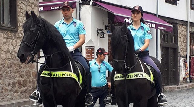 Beypazarı sokaklarında atlı polisler