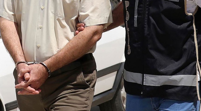 FETÖ'den aranan yüzbaşıya nüfus müdürlüğünde gözaltı