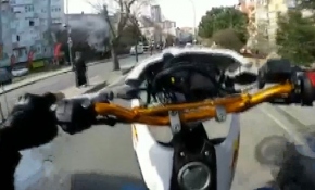 Motosiklet sürücüleri İstanbul trafiğinde terör estirdi