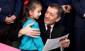 Bakan Selçuk'tan öğrencilere "iyi tatiller" videosu