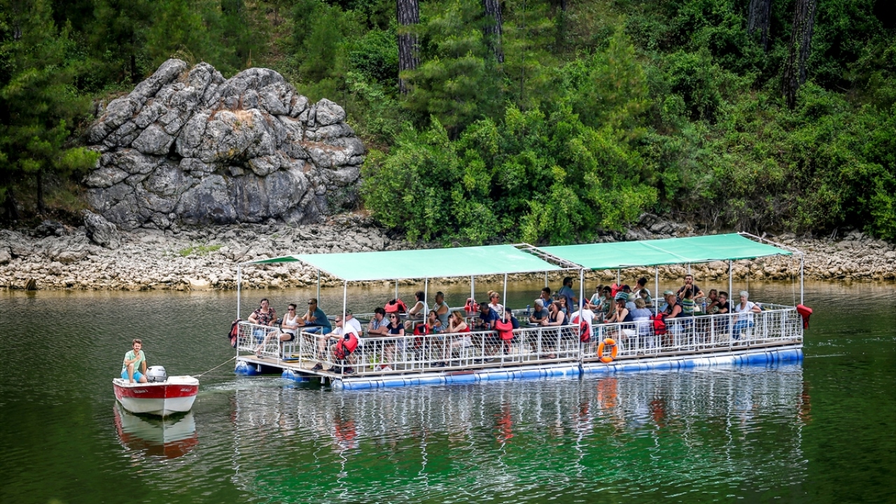 Kara yolundan geçenlerin dinlenmek için çok sık mola verdiği, birçok kuş türünü de bünyesinde barındıran, doğayla iç içe olan alan, Antalya`ya turlarla gelen turistlerin de en çok uğradığı mekanlardan oldu.
