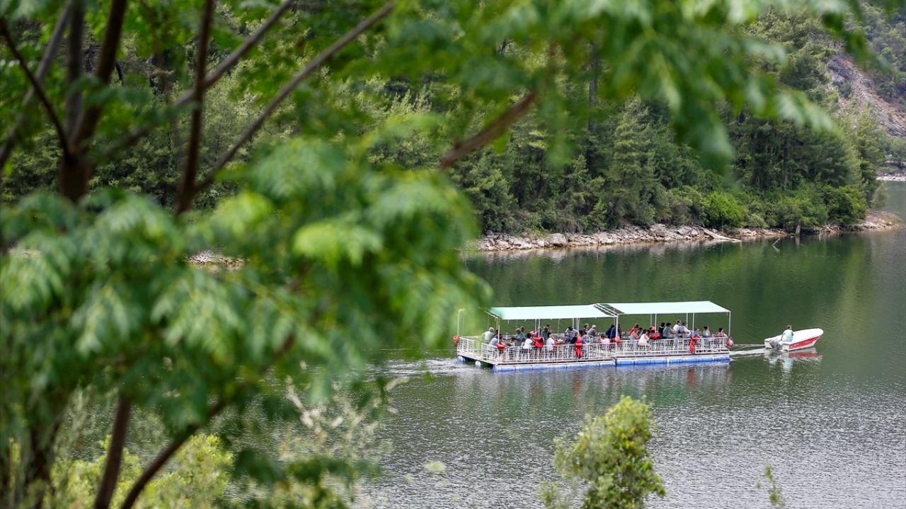Bölgeyi tur kapsamında ziyaret eden Alman Kerstin Termin, yaptığı açıklamada, göl sahasını çok beğendiğini söyledi.