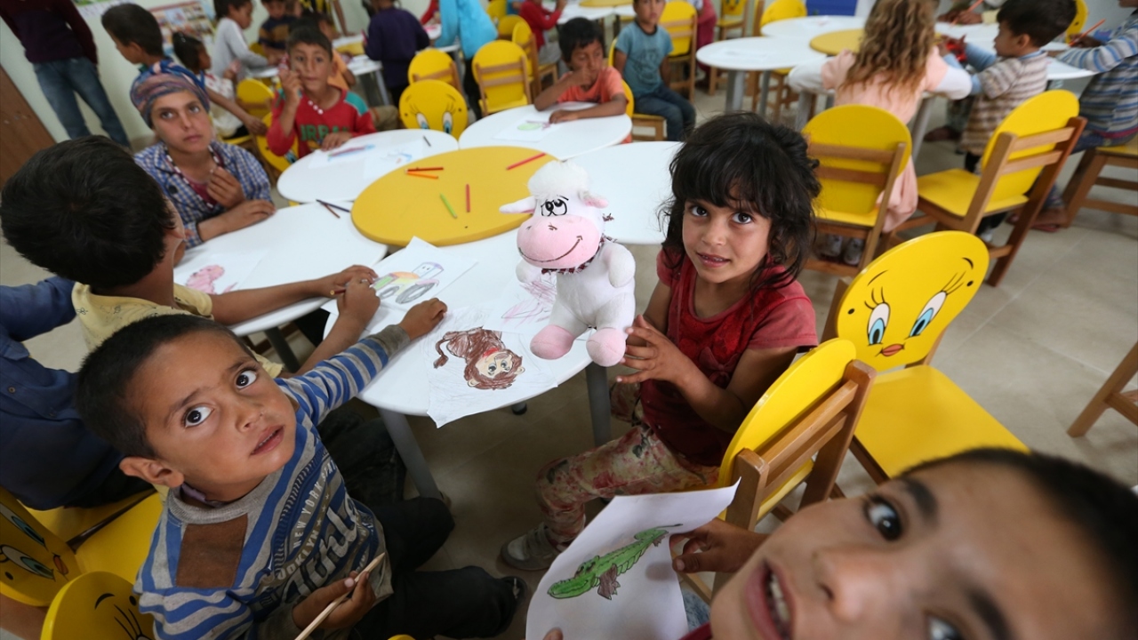 Göçer yaşamın ağır şartları olduğunu, en büyük sıkıntıyı da çocukların eğitimi konusunda yaşadıklarını vurgulayan Kalkan, geçmiş senelerde çocuklarını dönem devam ederken okuldan almak zorunda kaldığını belirtti.