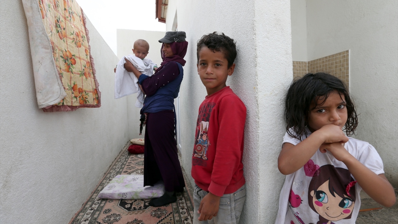Şanlıurfa`dan Polatlı`ya her yıl eşi ve 3 çocuğuyla gelen Fatma Karaca, mayıstan kasıma kadar memleketlerinden uzakta yaşadıklarını söyledi.