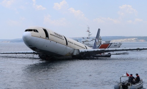 Dev yolcu uçağı Saros Körfezi’ne batırıldı