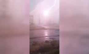 Siirt'te yıldırım düşme anı kamerada