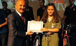 Şiirini Fırat Kalkanı Harekatı'nda görev yapan babasına hediye etti