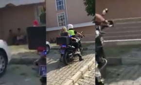 Sakarya'da geç kalan öğrencileri sınava polis ekipleri yetiştirdi