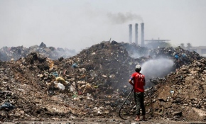 Bağdat'ta yakılan çöpler hastalıklara davetiye çıkarıyor