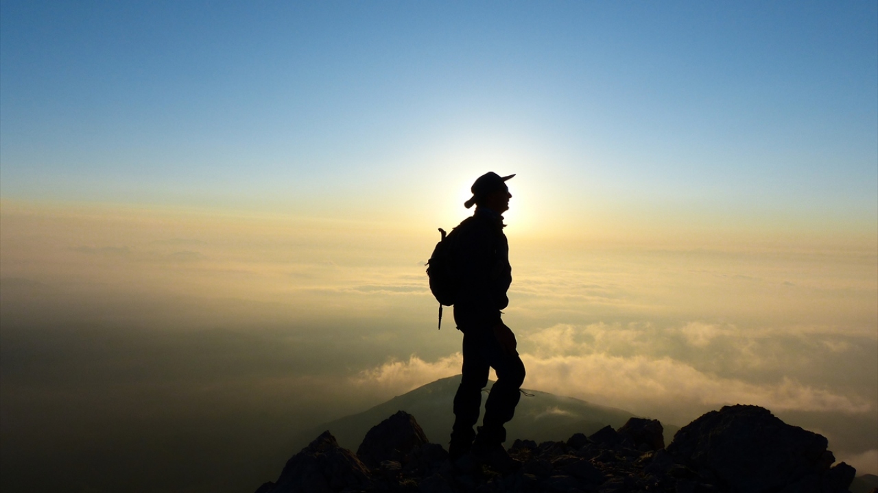 Kendi imkanlarıyla gruplar halinde bin 740 rakımlı Melikler Yaylası`na gelen dağcılar, burada kurdukları çadırlarda konaklayıp hem doğada olmanın tadını çıkardı hem de bol bol fotoğraf çekme imkanı buldu.