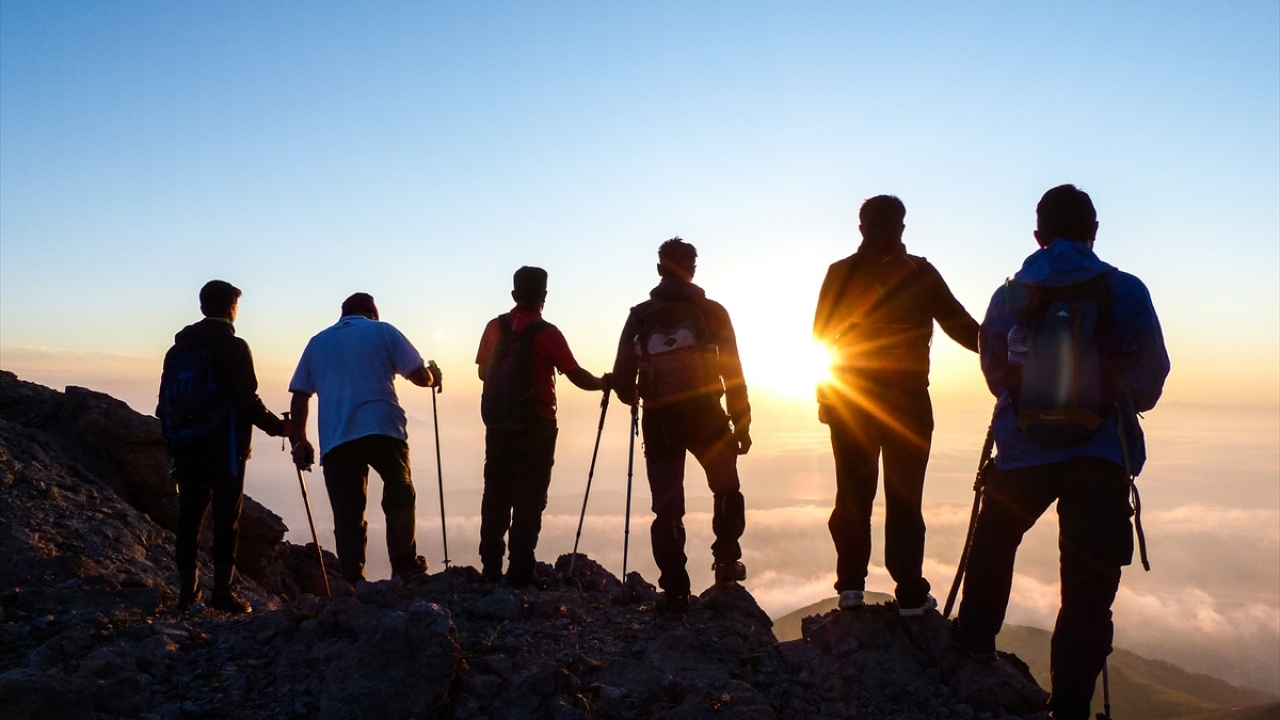 Aileleriyle şenliğe katılan doğa tutkunları, yüzlerce yıllık çam ağaçları ve kekik kokuları arasında oksijen depoladı.