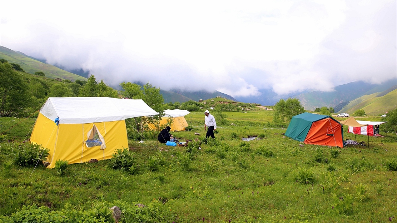 İlçedeki turizm destinasyonlarının yerli turistlerin yanı sıra yabancı turistlerden de yoğun ilgi gördüğüne dikkati çeken Tok, Demirkapı Yaylası`nın da bu kapsamda ön plana çıktığını ifade etti.