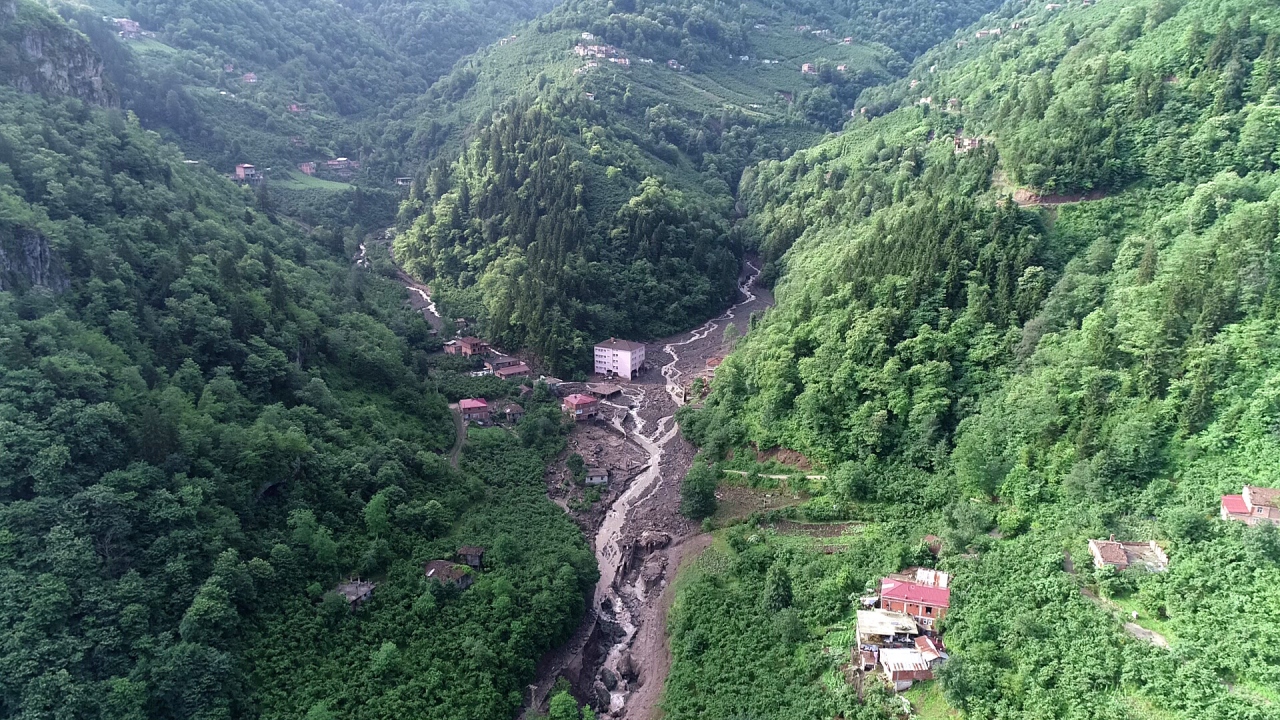 Araklı`da sel felaketinin yaşandığı bölge havadan görüntülendi
