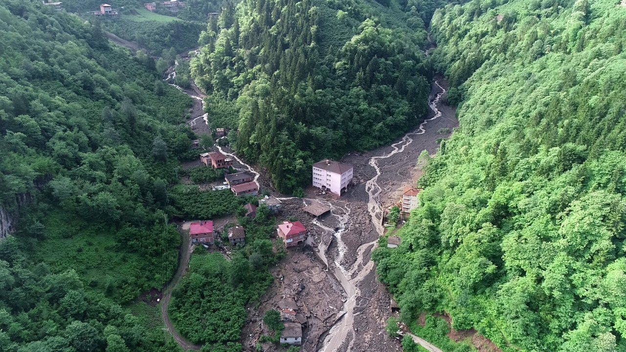 Ağır bilançonun yaşandığı Çamlıktepe mahallesi havadan görüntülendi. 