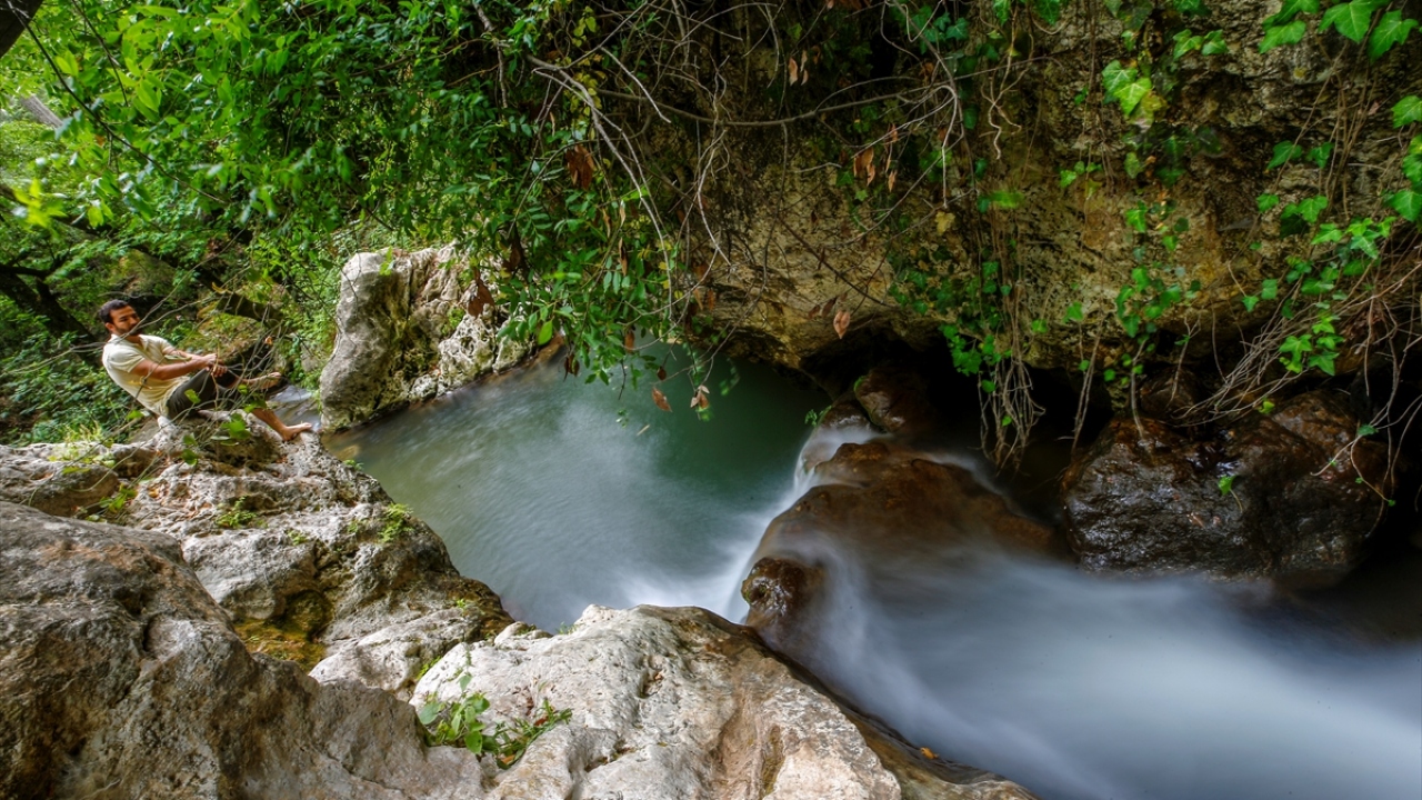 Bölge halkının yaz aylarında serinlemek için gittiği bir adres haline gelen şelale, fotoğraf tutkunları için de doğal plato niteliği taşıyor.