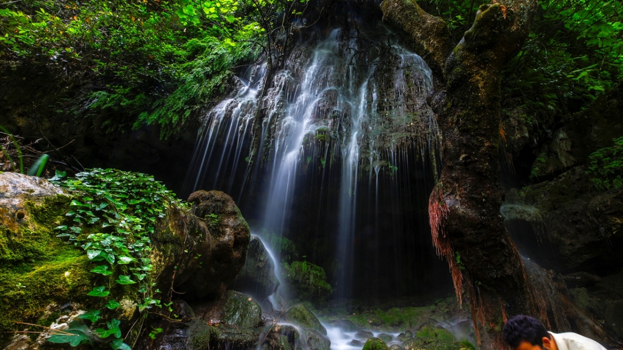Ekşili Mahallesi Muhtarı İbrahim Aldemir, yaptığı açıklamada, şelalenin eşsiz bir güzelliğe sahip olduğunu söyledi.