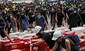 Hong Kong sokakları yeniden karıştı