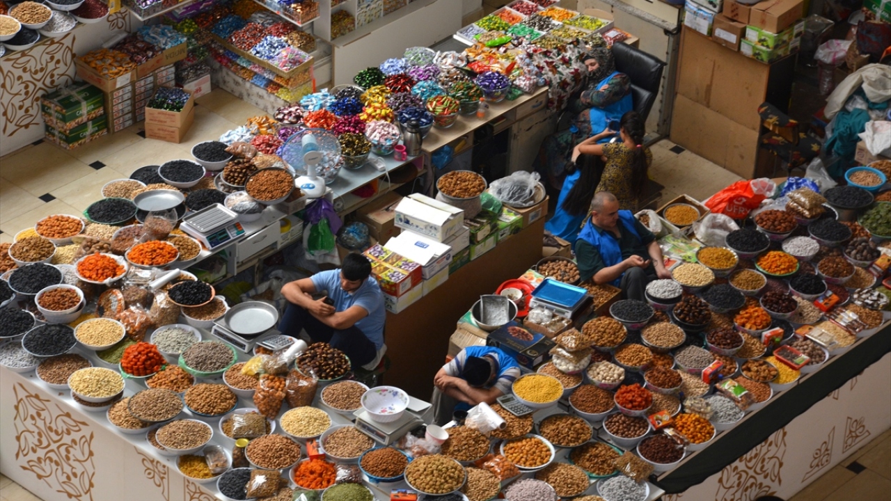 2014`te inşa edilen pazar üç kattan oluşuyor.