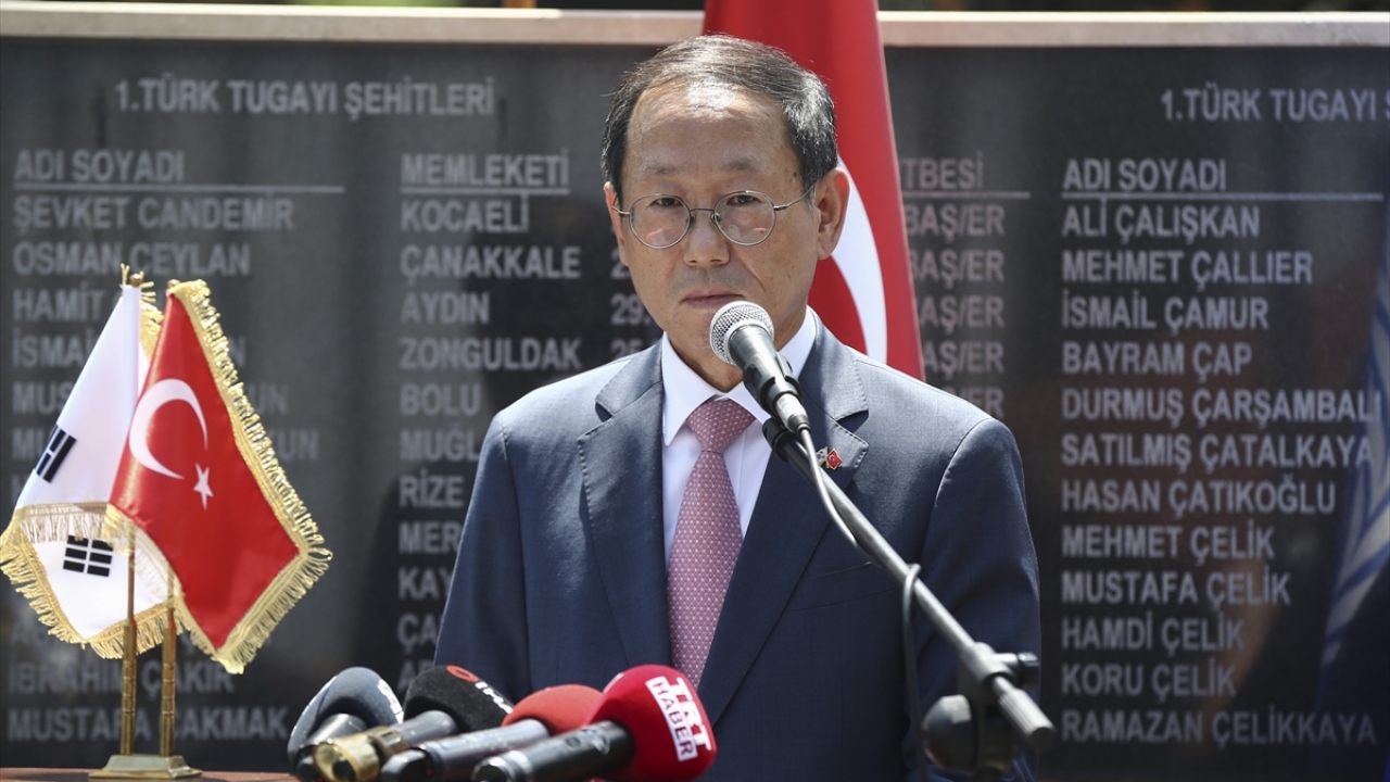 Törene katılan Kore Cumhuriyeti Ankara Büyükelçisi Choi Hong-Ghi konuşma yaptı.