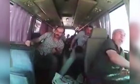 İşçi servisinin devrilmesi güvenlik kamerasında