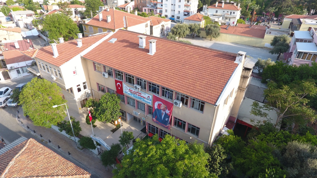 Milas Halk Eğitimi Merkezi Müdürlüğü’nün 2019 yılı içerisinde başlattığı "Türk İslam Sanatında Motiflerin Derin Anlamları" isimli proje kapsamında, bir birinden özel Türk İslam motifleri, kursiyerlerin becerikli ellerinde yeniden hayat buldu.