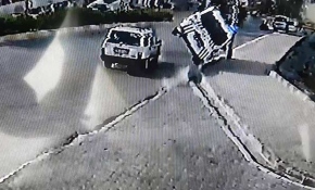 Esenyurt'ta polis aracının yaptığı kaza kamerada