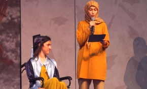 Serebral palsi hastası Şeyda Melis üniversiteyi birincilikle bitirdi