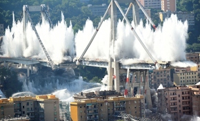 İtalya'daki Morandi Köprüsü kontrollü olarak yıkıldı