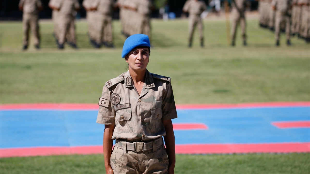 Merve Gezginci`nin annesi Ayten Gezginci de kızlarını zorlukla büyüttüklerini, kendisiyle gurur duyduklarını dile getirdi. 