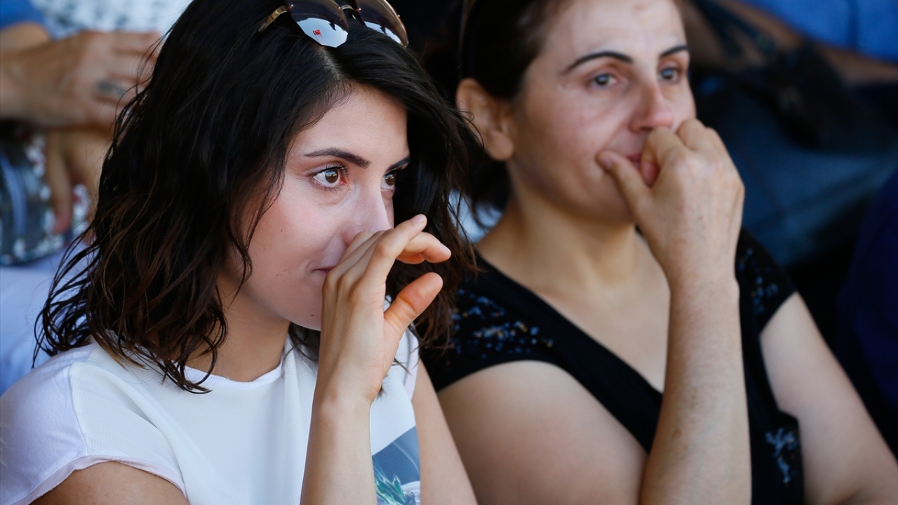 Kazakistan ve Azerbaycanlıların oluşturduğu misafir askeri personele ödül ve plaketlerinin verilmesinden sonra kursu başarıyla tamamlayan 492 subay adayı "Komando Andı"nı okudu. 