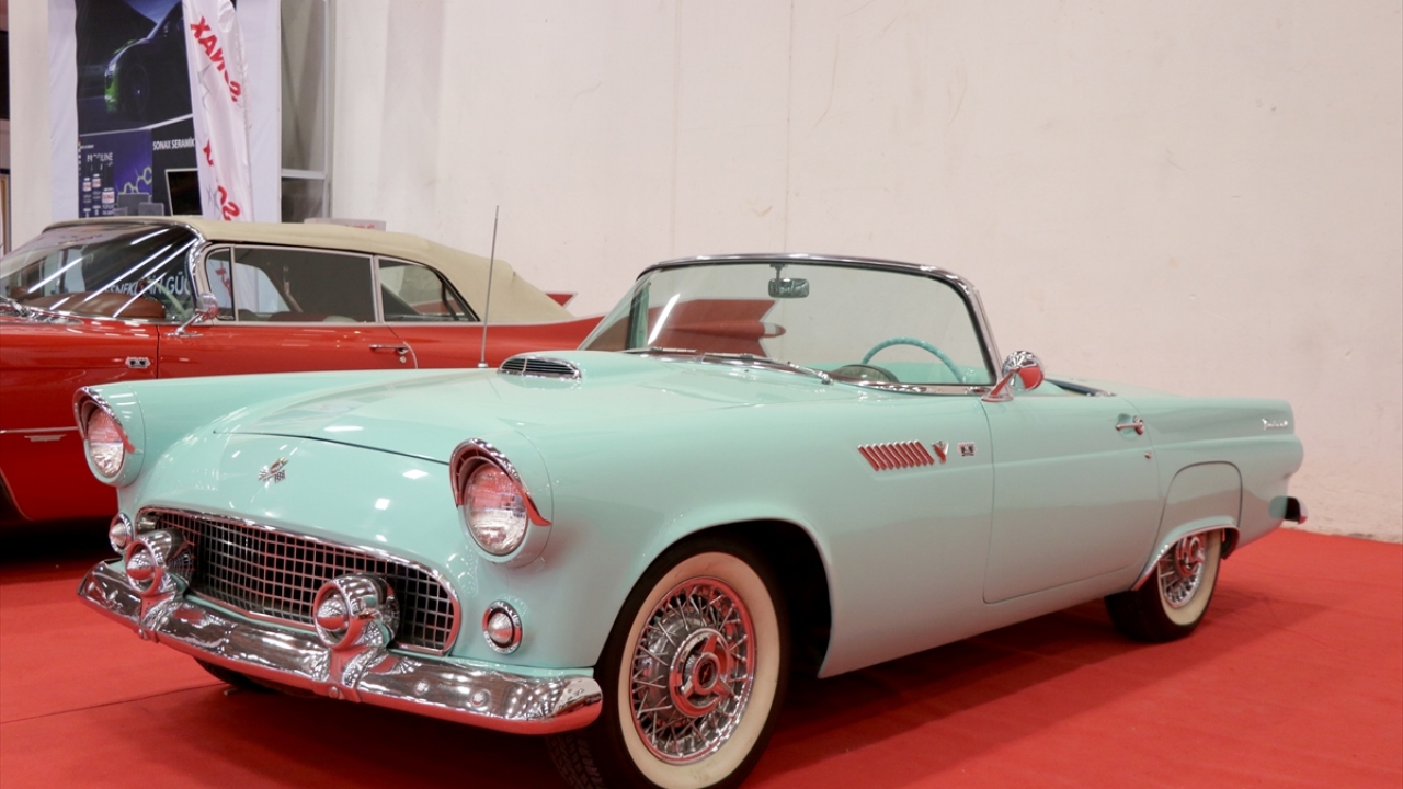 Festivalde sinemacı kimliği ile olduğu kadar hızlı yaşam tarzıyla da adından hala söz ettiren Marilyn Monroe`nun hayattayken kullandığı 1956 Model Ford Thunderbird aracı da yer aldı.