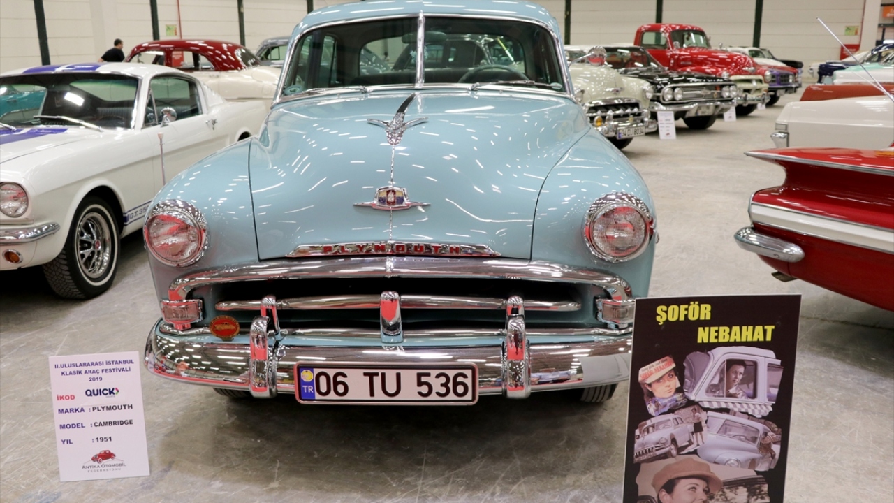 Festivalde oyuncu Fatma Girik’in, babası öldükten sonra şoförlük yapmak zorunda kalarak kullandığı 1952 model Plymouth Sedan marka otomobil de yer aldı.